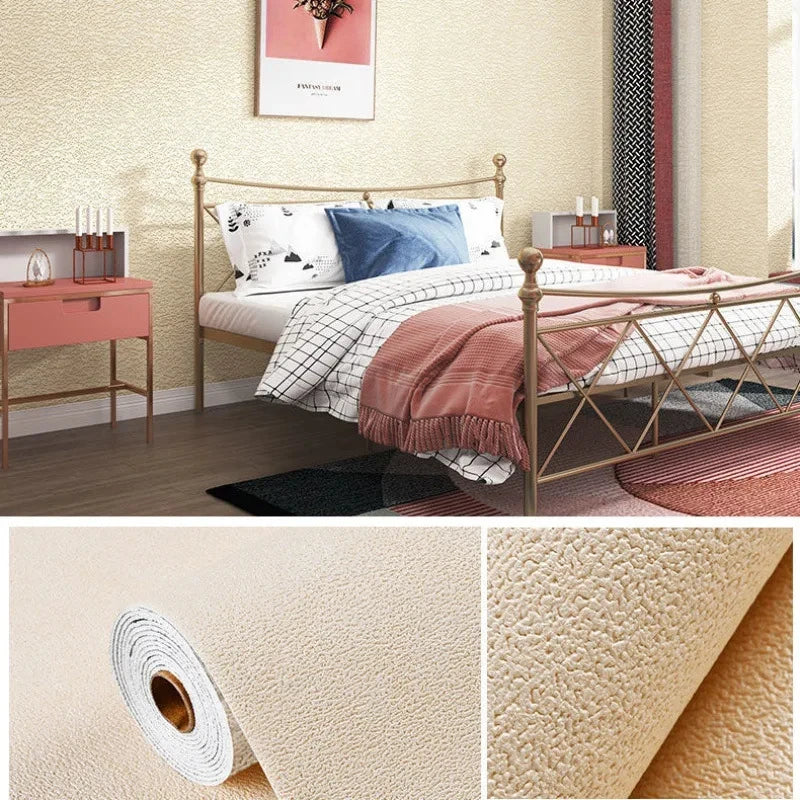 Muur bekleed met crèmekleurige fijne korrel, met de rol en een staal