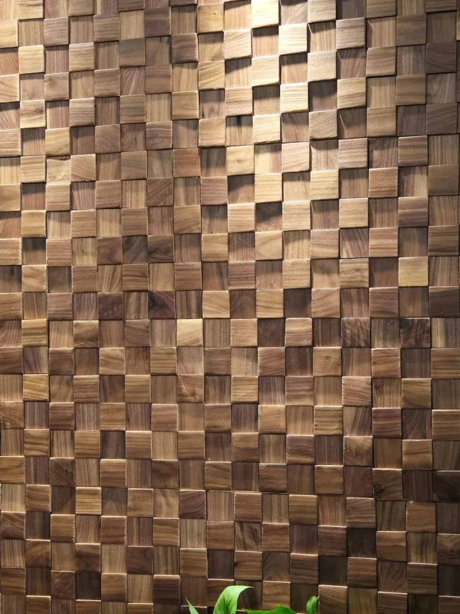 Wall seen head-on with wood square mosaic in relief and natural shades of the wood