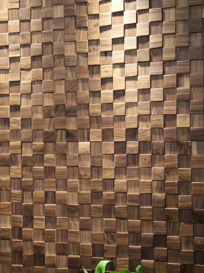 Wall seen head-on with wood square mosaic in relief and natural shades of the wood