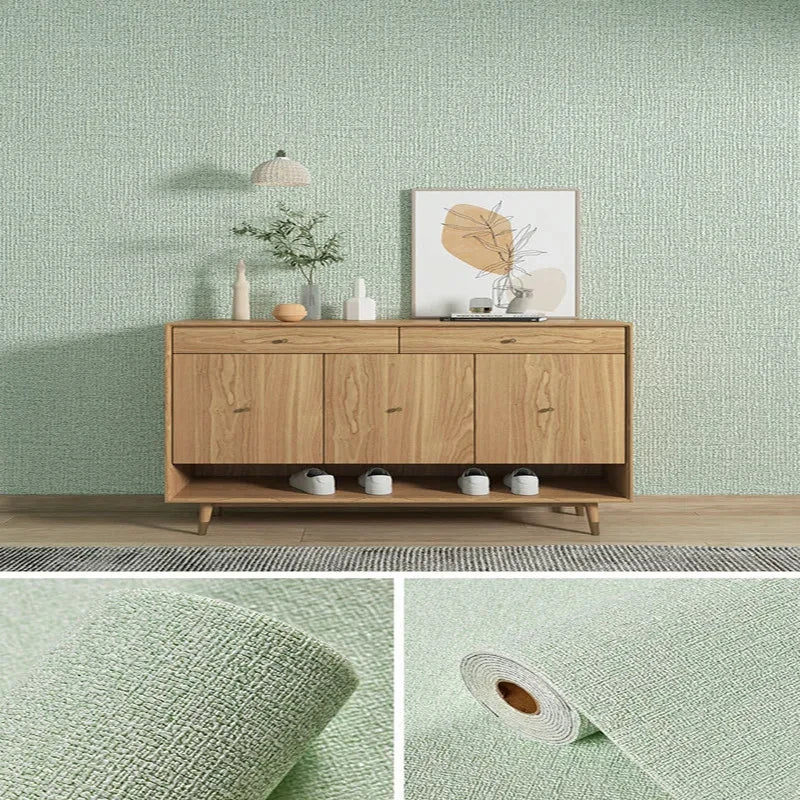 Muur bekleed met lichtgroene linnenlook, met de rol en een close-up van de weving