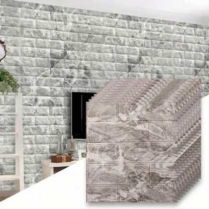 Marmorikuvioinen vaaleanharmaa tiilikuvioinen seinä, televisio ja pino 3D-paneeleja