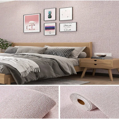 Muur bekleed met roze linnenlook, met de rol en een close-up van de weving