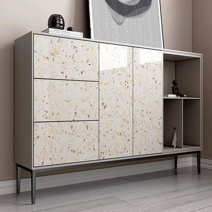 Sideboard mit Türen, beklebt mit beiger Möbelfolie in Terrazzooptik