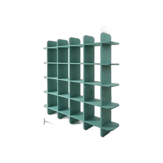 Koottu vihreiden akustiikkabaffelien ruudukko, mitat 120 × 120 cm ja lamellin korkeus 20 cm
