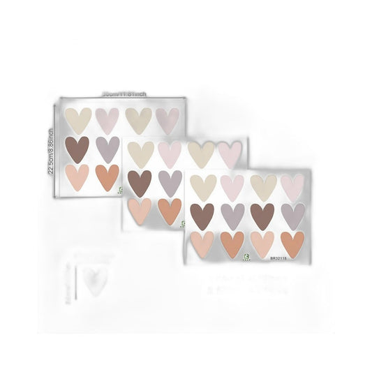 Drie vellen met gevulde hartjes in beige, roze en bruin, met de afmetingen van het vel en de hartjes